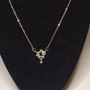 Elegant Silver Necklace with Star Pendant